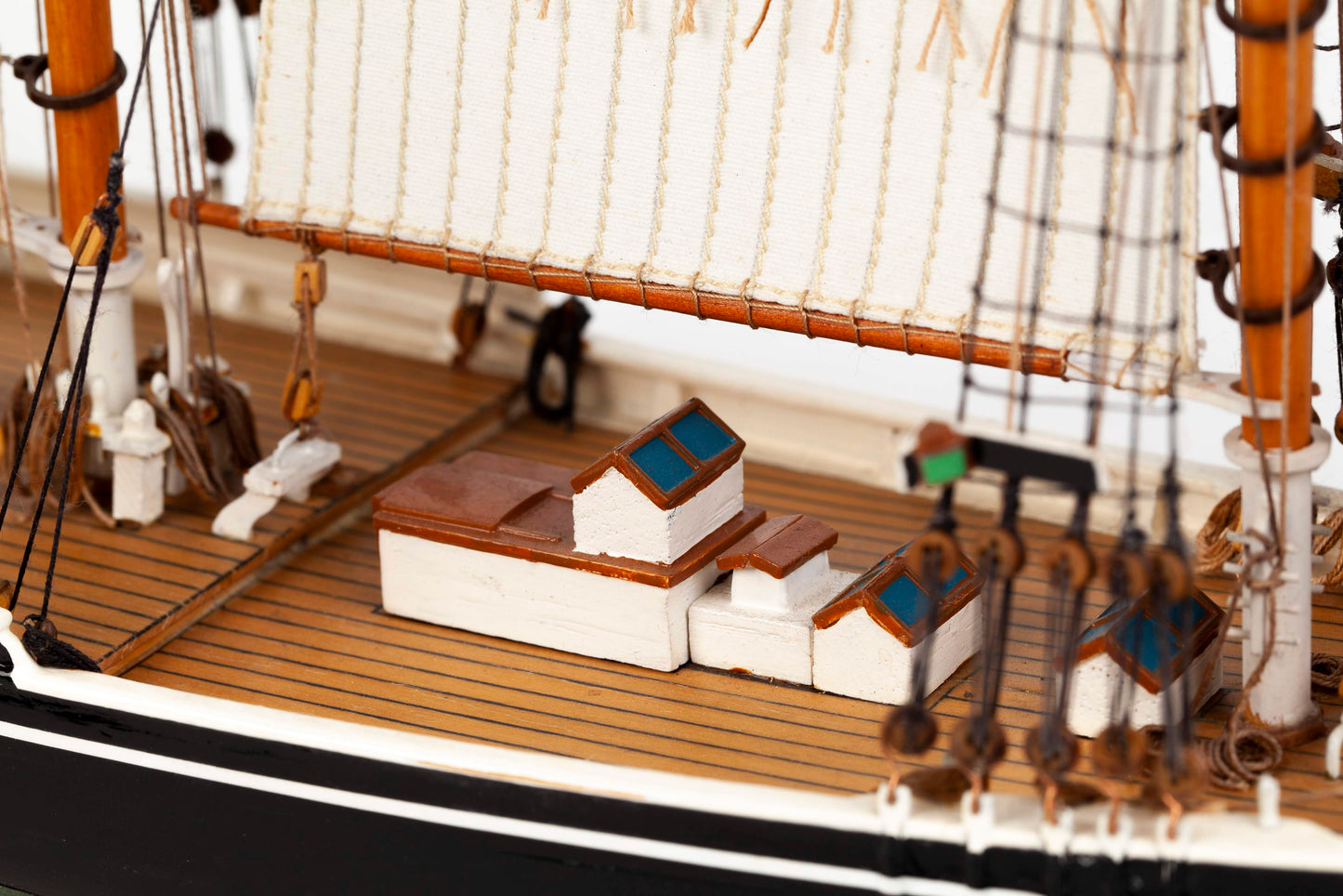 Billing Boats - Bluenose II Wooden Hull 1:100 Scale