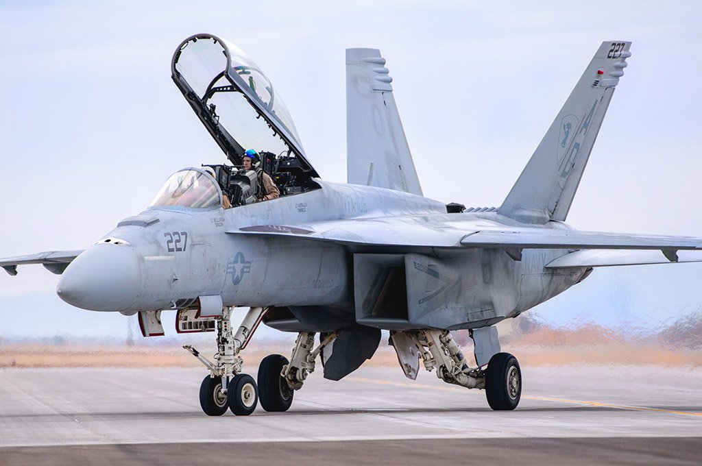 Hobby Boss - F/A-18F Super Hornet 1:48
