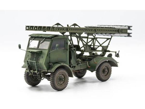 Revell - BM 13-16 WOT 8 Chassis 1:35