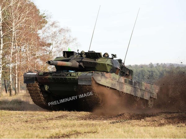 Revell - Leopard 2A7V tank 1:72