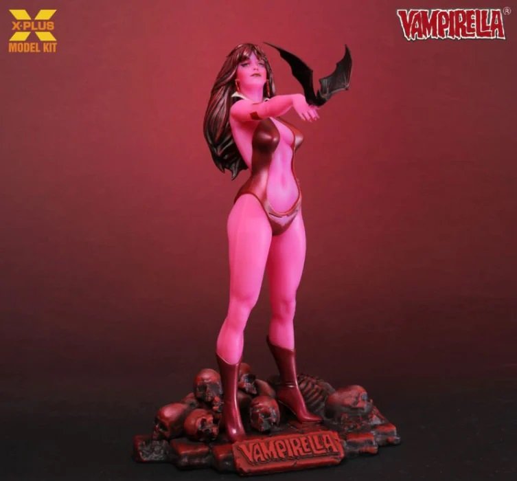 X-Plus - Vampirella Jose Gonzalez Version 1:8