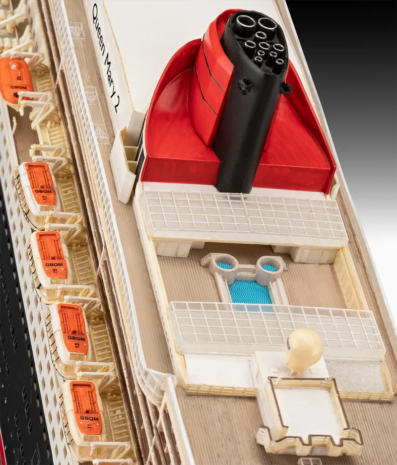 Revell - Queen Mary 2 1:400 Scale