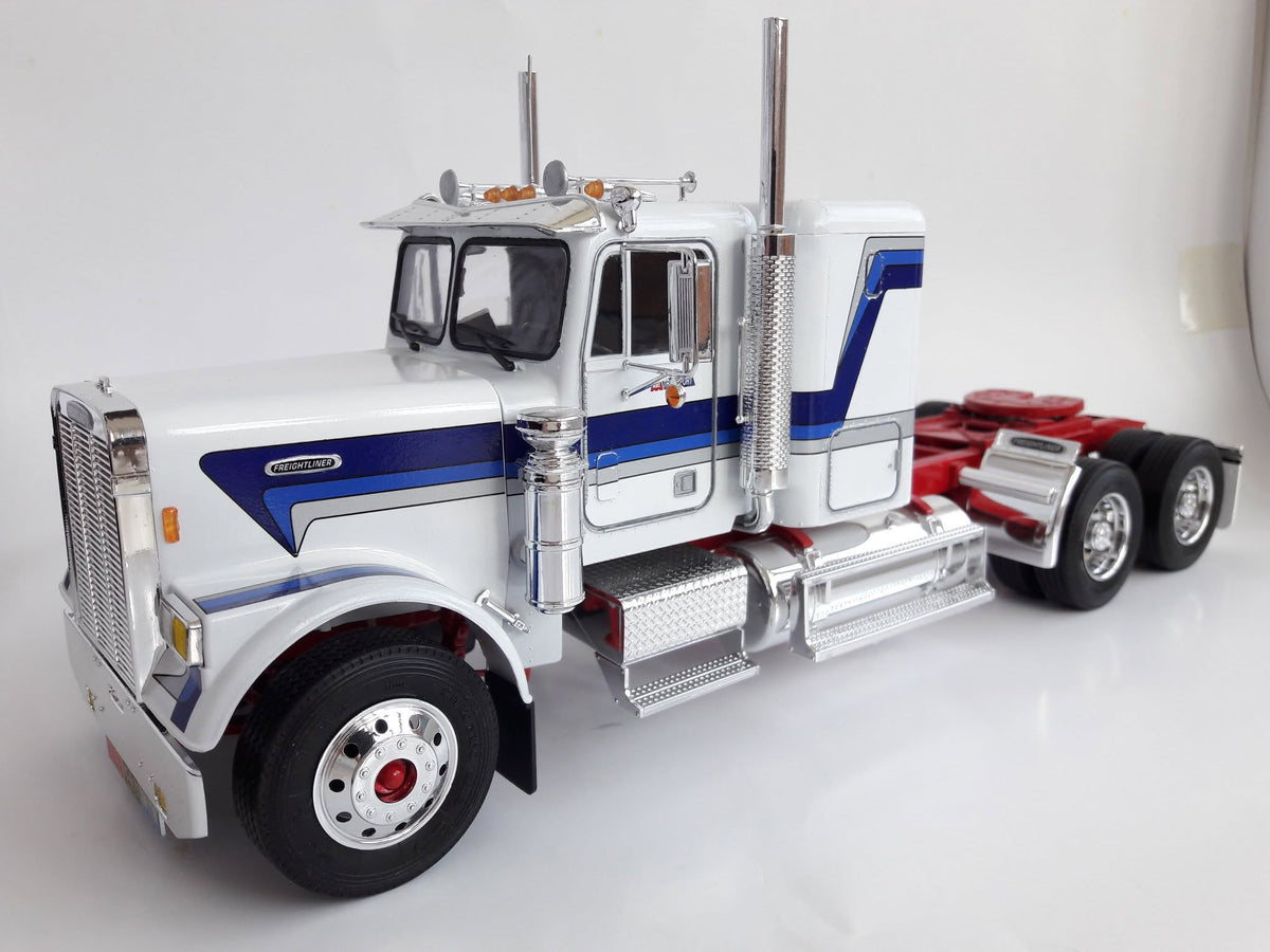 Italeri - Freightliner FLC 1:24