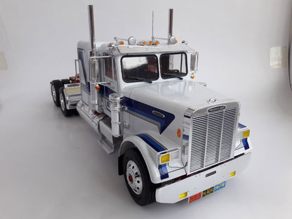 Italeri - Freightliner FLC 1:24