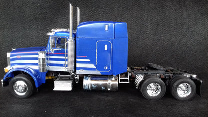 Italeri - Peterbilt 378 ''Long Hauler'' 1:24