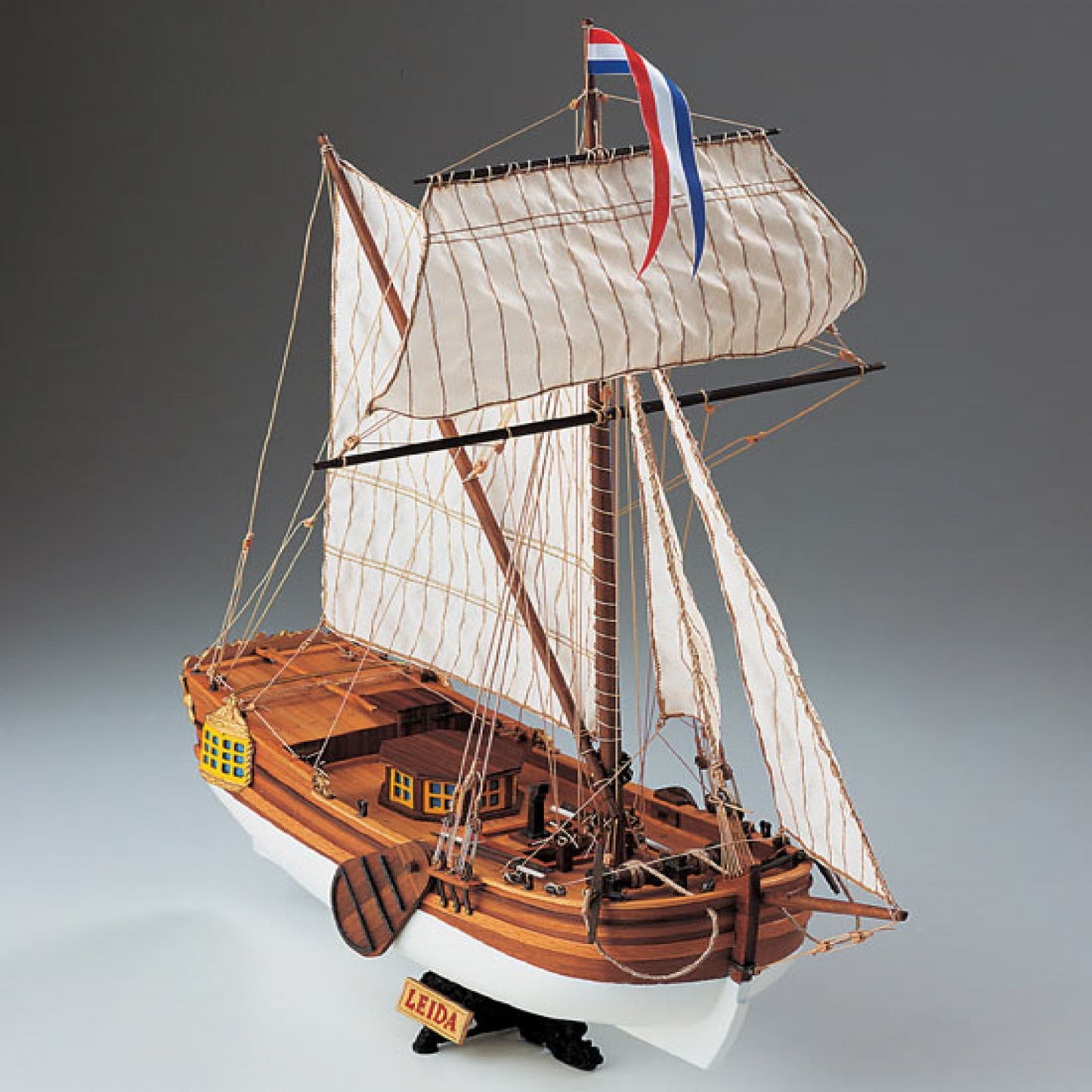 Corel - LEIDA, DUTCH YACHT 1:64 SCALE