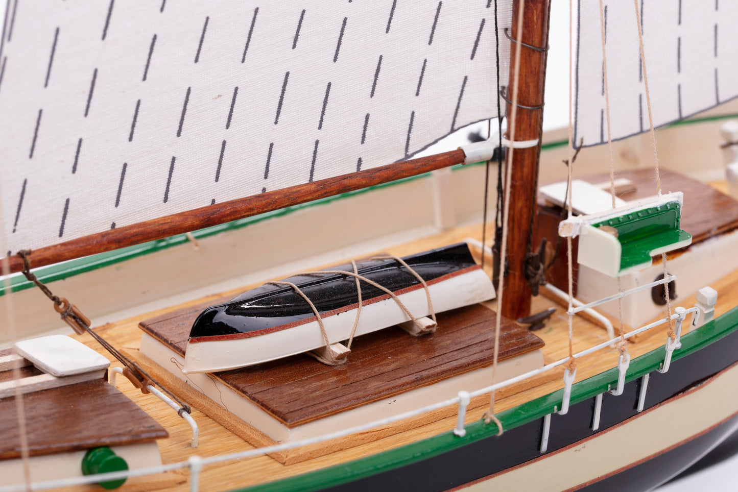 Billing Boats - 1:60 Dana - Plastic hull