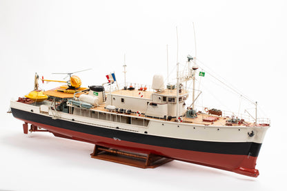 Billing Boats Jacques Costeau Calypso Research Vessel 1:45