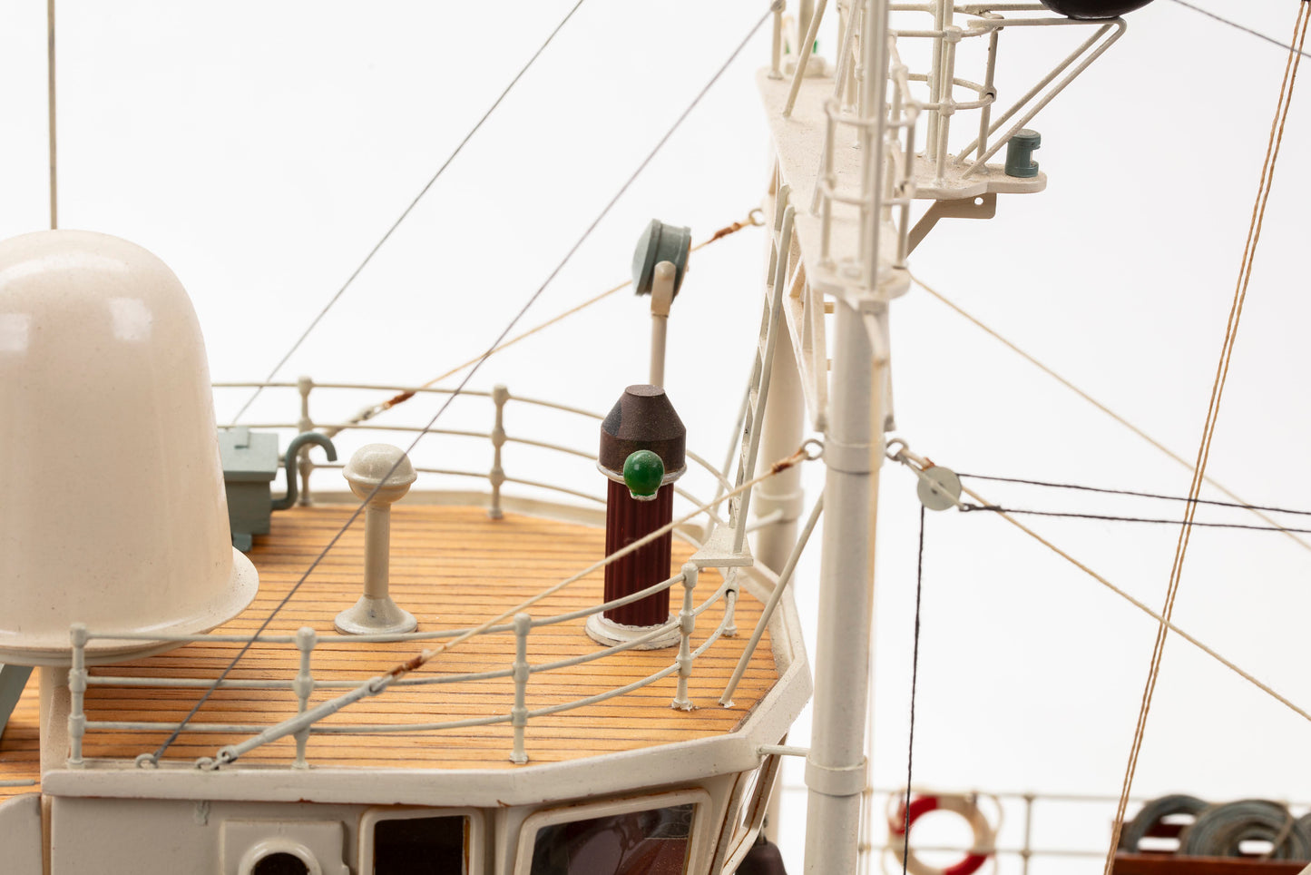 Billing Boats Jacques Costeau Calypso Research Vessel 1:45