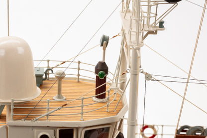 Billing Boats Jacques Costeau Calypso Research Vessel 1:45