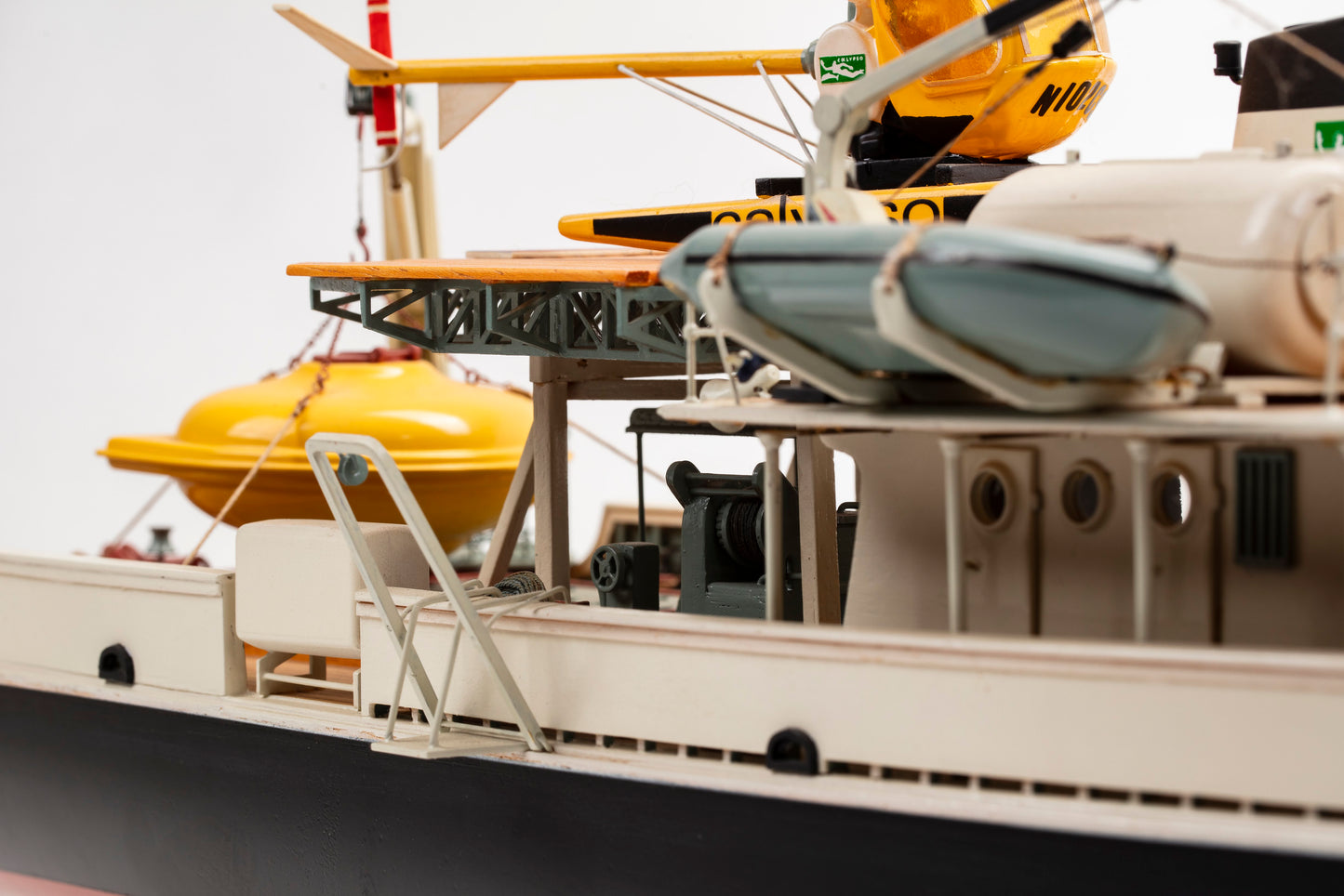 Billing Boats Jacques Costeau Calypso Research Vessel 1:45