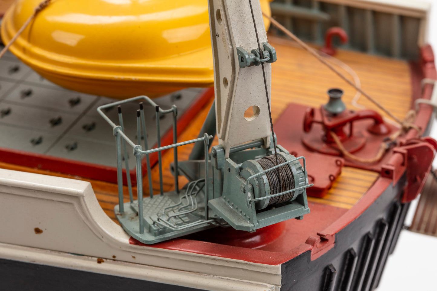 Billing Boats Jacques Costeau Calypso Research Vessel 1:45