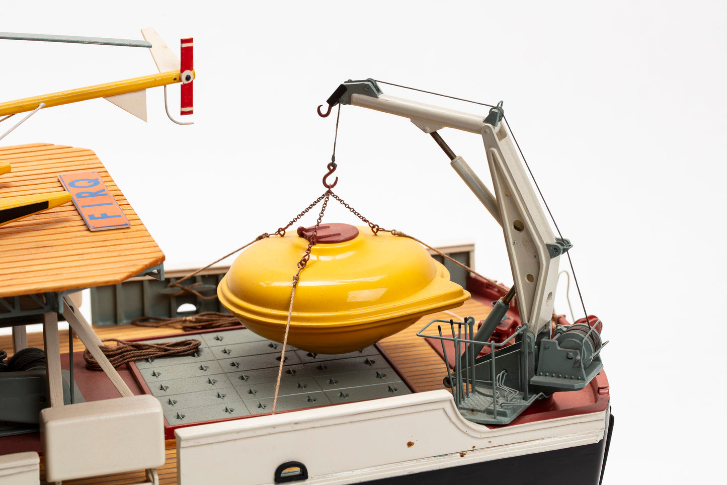 Billing Boats Jacques Costeau Calypso Research Vessel 1:45