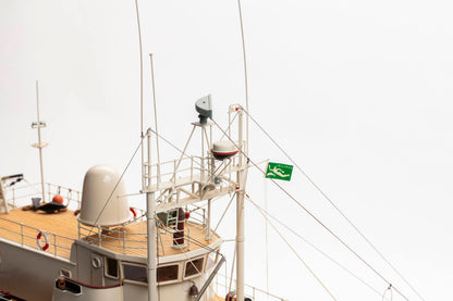 Billing Boats Jacques Costeau Calypso Research Vessel 1:45