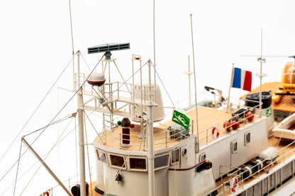 Billing Boats Jacques Costeau Calypso Research Vessel 1:45