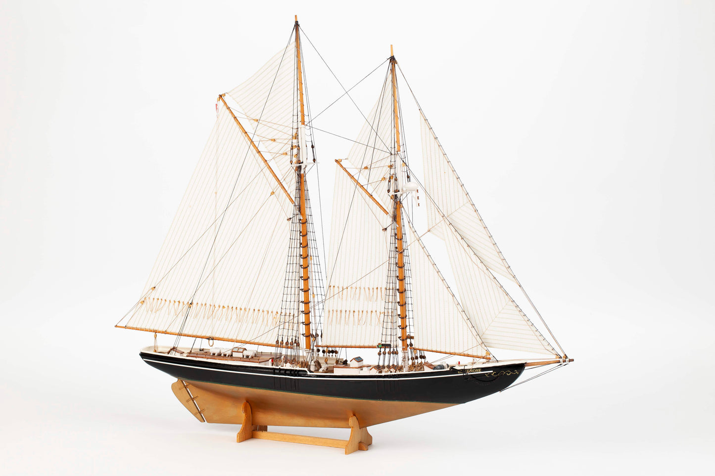 Billing Boats - Bluenose II Wooden Hull 1:100 Scale