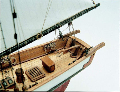 Dusek-Mamoli - Mamoli MV50 Newport - Wood Plank-On-Frame Ship Model Kit -Length 520 mm (21"), Height: 350 mm (14") Scale 1/57