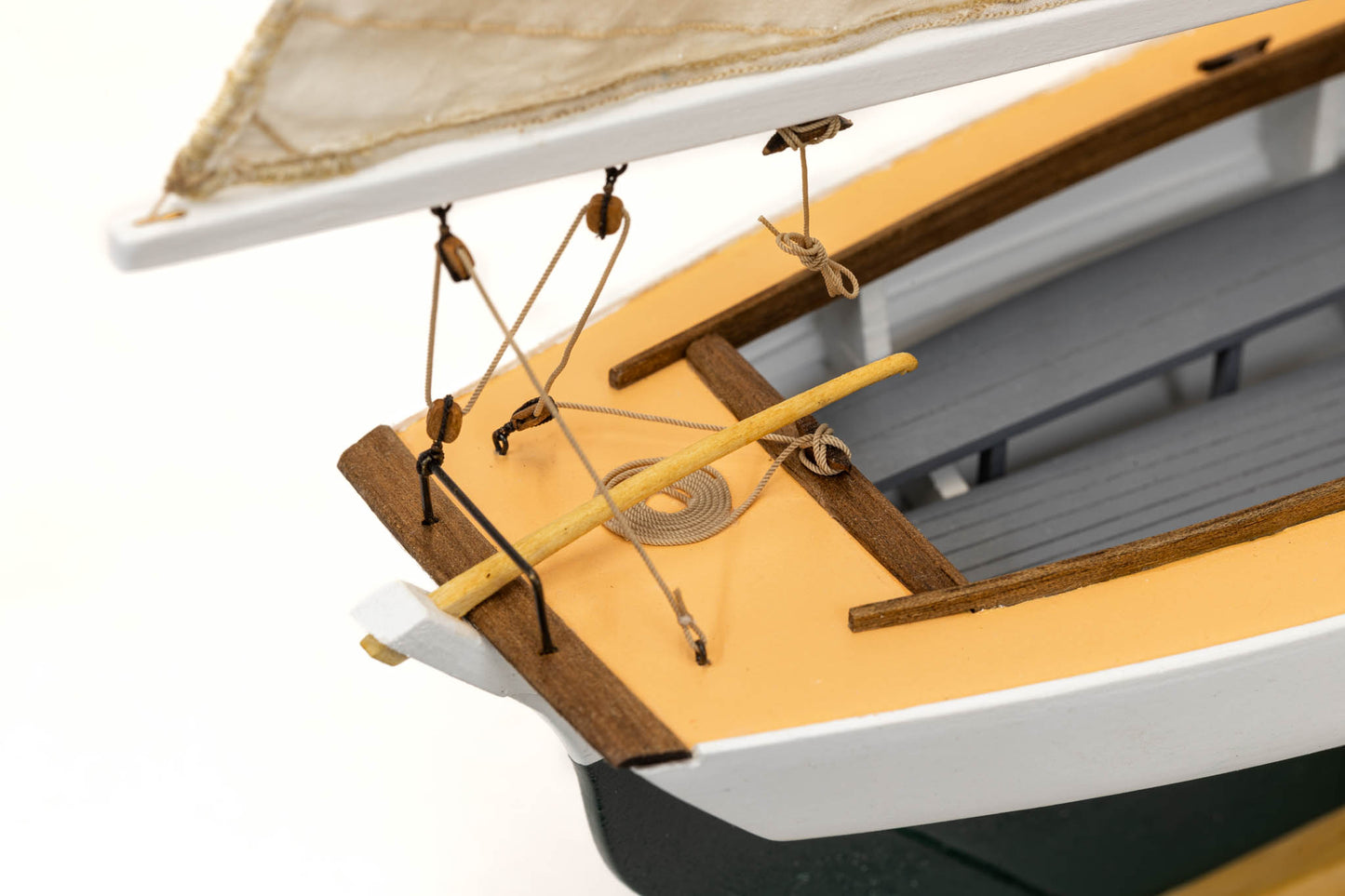 Midwest - 983 Sakonnet Daysailer 1:24 Scale