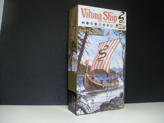 Atlantis - Viking Ship W/Oarsmen & Crew 1:60