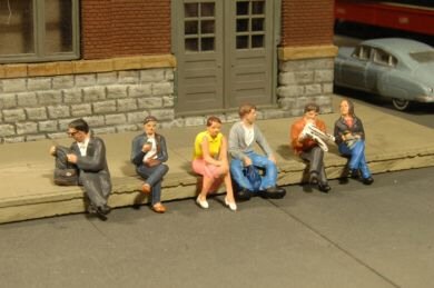Bachmann - O Seated Platform Passengers