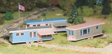 Bachmann - O Trailer Park W/Flag & Pole