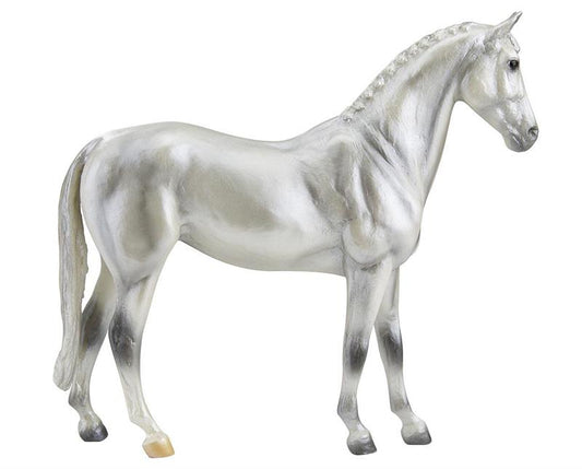 Breyer Horses Classic Size Freedom Series Pearly Grey Trakehner Horse Model 1:12