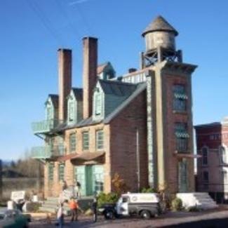 Downtown Deco - Ho Gugisberg & Sons