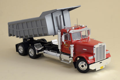 Italeri - Freightliner Heavy Dumper Truck 1:24