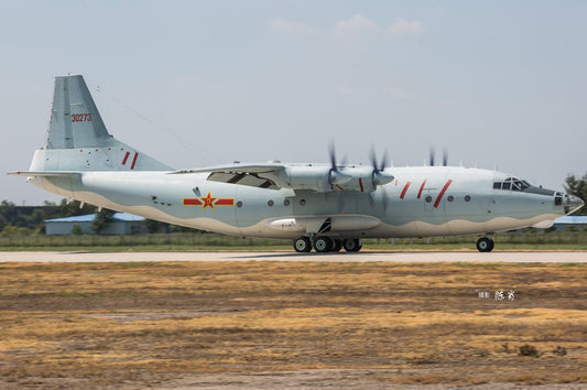Hobby Boss - Chinese Y-8 1:144