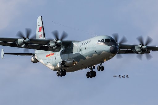 Hobby Boss - Chinese Y-9 1:144