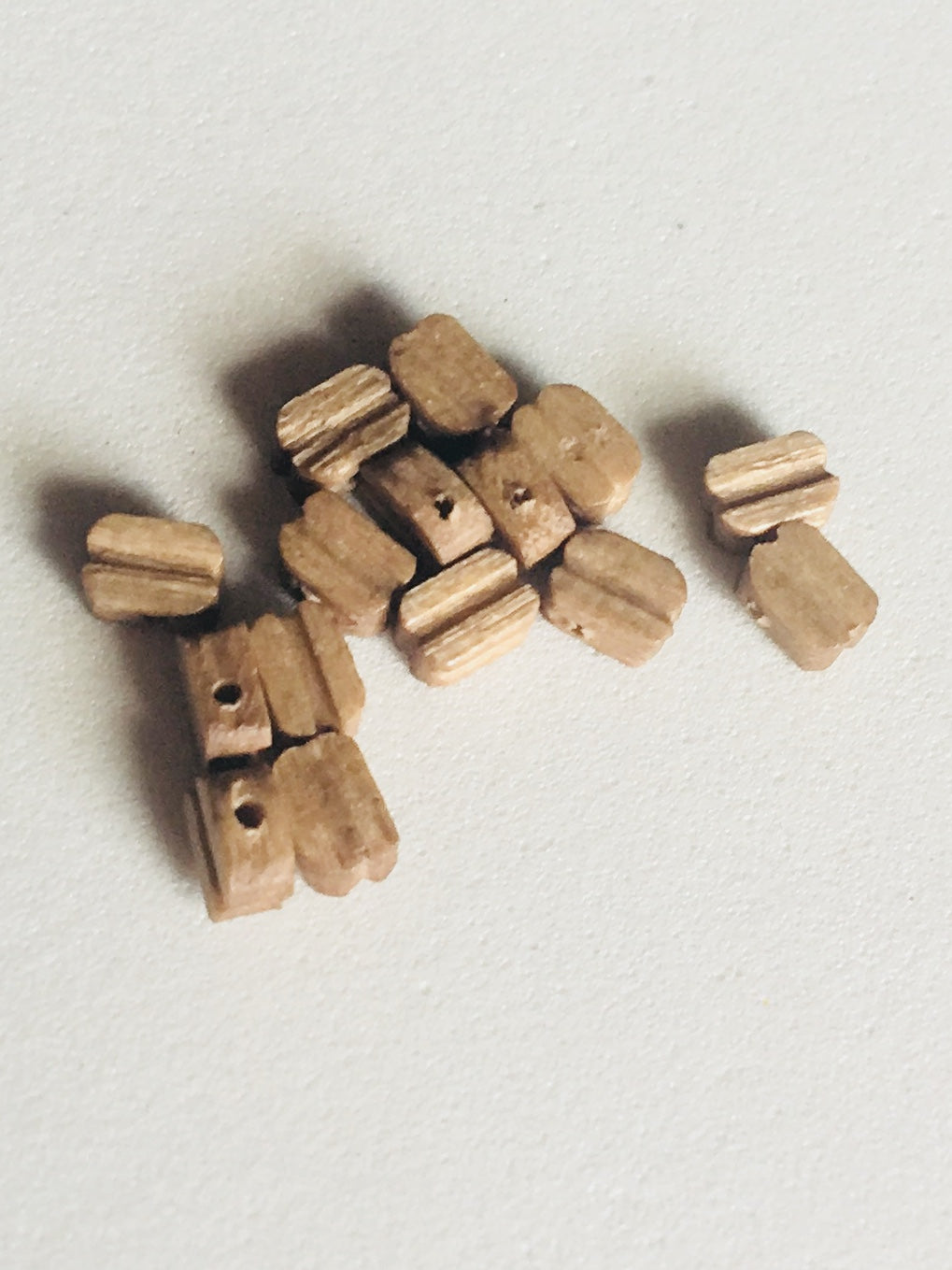 Model Expo - 1/8" (3mm) Walnut Single Sheave Block 40 pcs