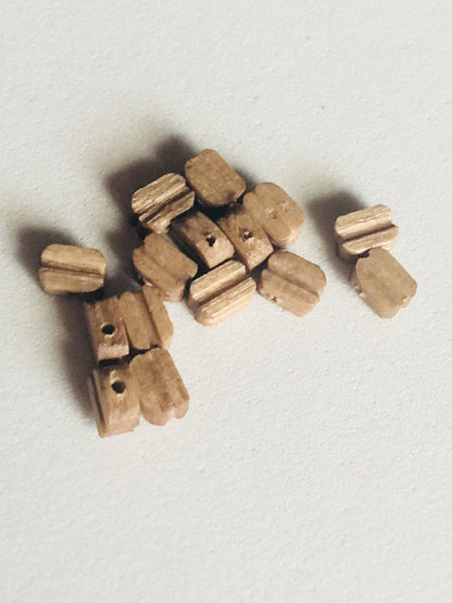 Model Expo - 1/8" (3mm) Walnut Single Sheave Block 40 pcs