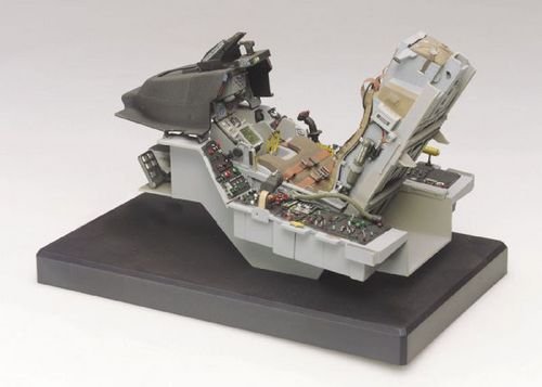 Italeri - F-16 Cockpit 1:12