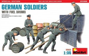 Mini Art - German Soldiers w/fuel drums 1:35