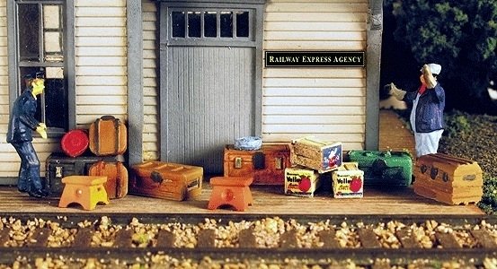 Monroe - HO Vintage Luggage Set