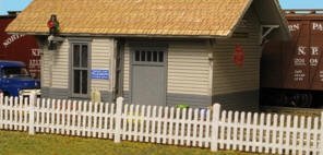 Monroe - N Straight Picket Fence