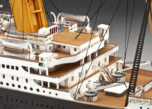 Revell - 100 Years Titanic Special Edition Gift Set 1:400 Scale