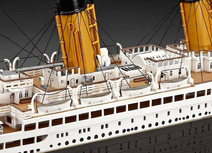 Revell - 100 Years Titanic Special Edition Gift Set 1:400 Scale