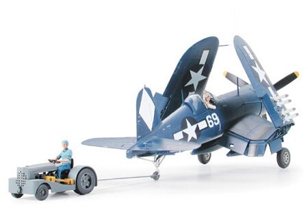 Tamiya - F-4U1D Corsair W/Tug 1:48