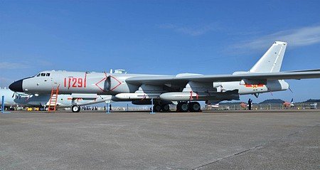 Trumpeter - Chinese Xian H6K Strategic Bomber 1:144