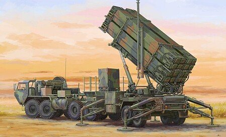 Trumpeter - M983 HEMTT Tractor & M901 Launcher 1:72