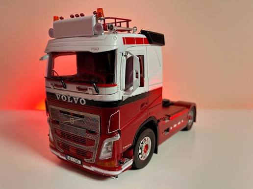 Italeri - Volvo FH Plat Dak 1:24