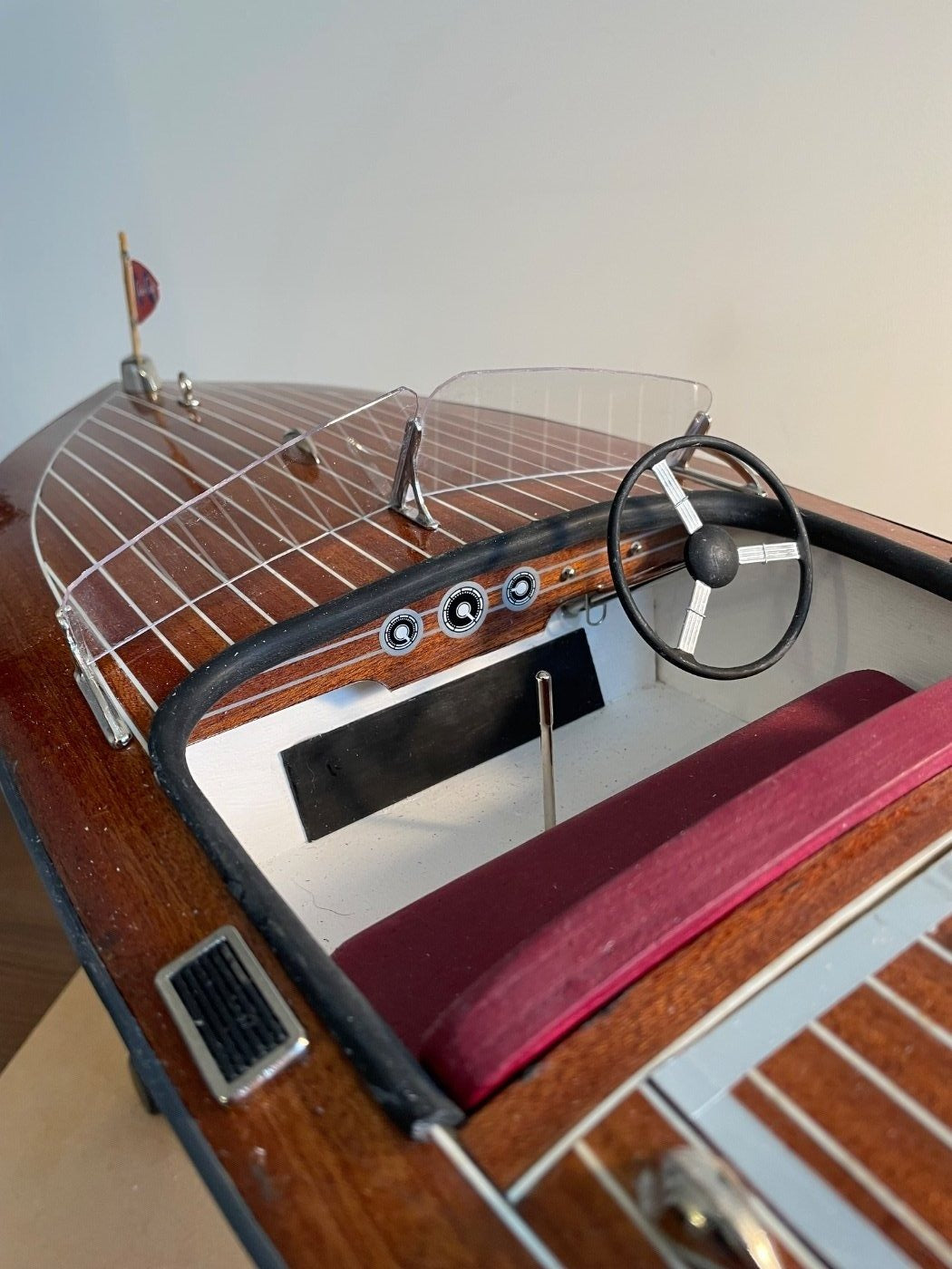 Dumas #1249 CHRIS-CRAFT 1949 Racing Runabout 1:8 Scale - Static Display or R/C Capable