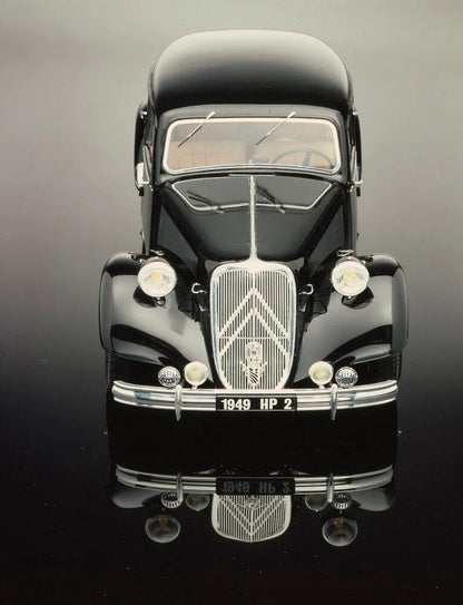 Heller 80799 -  Citroen 15 Six Traction Avant 1:8 Model Kit