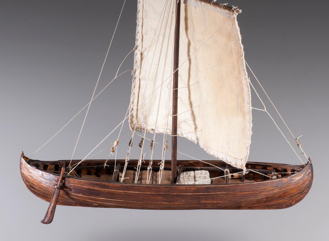 Dusek-Mamoli - D013 - Viking Knarr - Wood and Metal Plank-On-Frame Ship Model Kit - Length: 220 mm (9"), Height: 200 mm (8") Scale 1/72